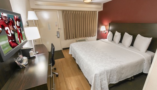 Deluxe Room, 1 King Bed (Smoke Free)