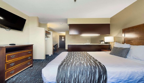 Standard Room, 1 Queen Bed, Non Smoking, Refrigerator & Microwave (with Sofabed)