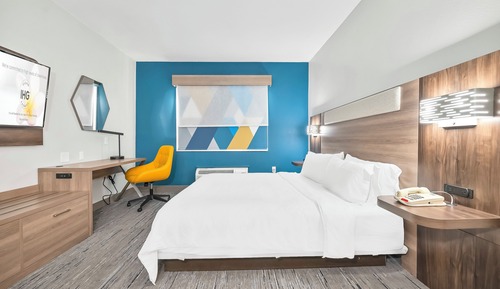 Suite, 1 King Bed, Accessible (Mobility, Roll-In Shower)