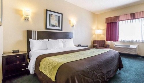 Deluxe Studio Suite, 1 King Bed, Accessible, Non Smoking