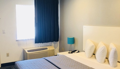 1 Queen Bed Non-Smoking Handicap Accessible