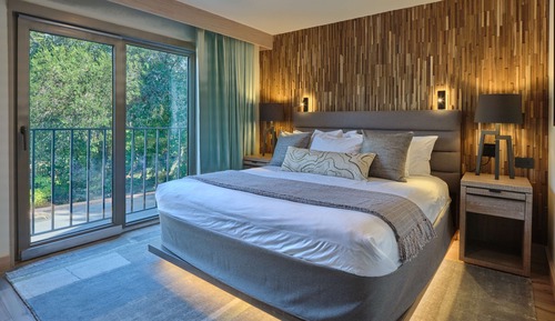 Luxury Suite, 1 King Bed, Pool View