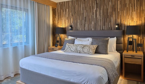 Suite, 1 King Bed, Patio, Poolside