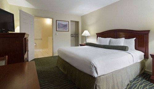 Standard Room, 1 King Bed, Accessible, Bathtub