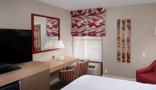 Room, 1 King Bed, Refrigerator & Microwave, Pool View