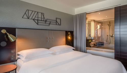 Premium Room, 1 King Bed, Non Smoking, Balcony