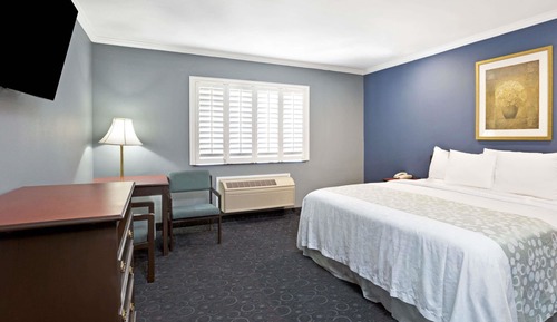 Standard Room, 1 King Bed, Smoking