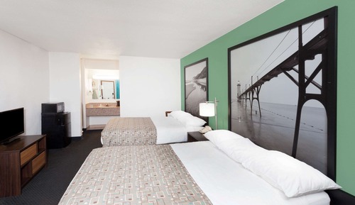 Room, 2 Queen Beds, Non Smoking (Exterior Corridor)