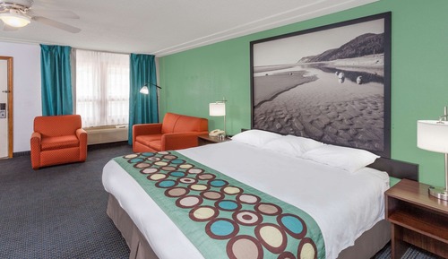 Room, 1 King Bed, Non Smoking (Exterior Corridor)