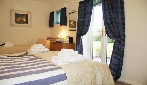 Family Room, Shared Bathroom (2 Adults + 2 Children)