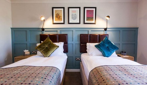 Deluxe King/Twin Room