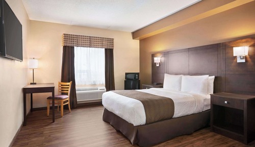 Room, 1 Queen Bed, Accessible, Non Smoking (Ground Floor)