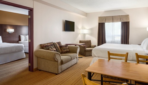 Room, 2 Bedrooms, Non Smoking (Efficiency, 2 Queens, 1 King, 2nd Fl)