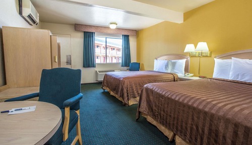 Room, 2 Queen Beds, Non Smoking, Pool View