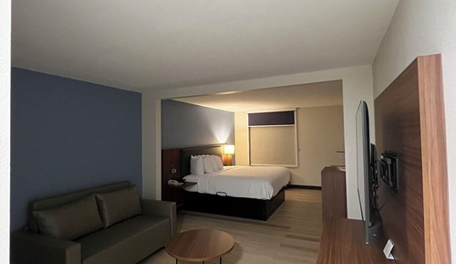 Deluxe Studio Suite, 1 King Bed, Non Smoking