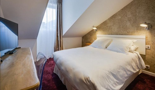 Double Room (Mansardée)