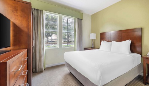 1 BEDROOM 1 QUEEN SUITE (WSHR/DRYR)