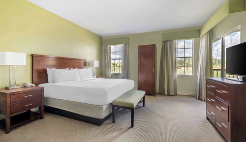 3 BEDROOM 1 KING/2 DOUBLES/1 QUEEN SUITE