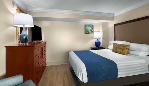 Tower Oceanfront King Suite 