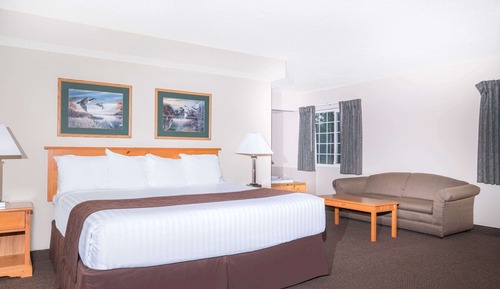 Suite, 1 King Bed, Non Smoking