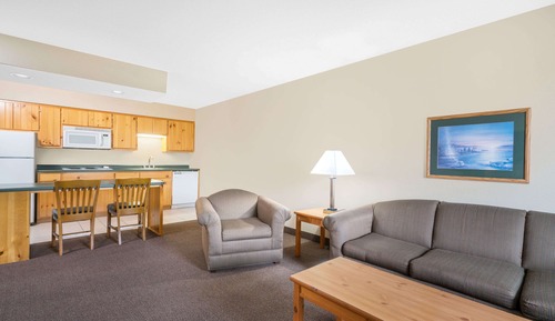 Suite, 2 Queen Beds, Non Smoking