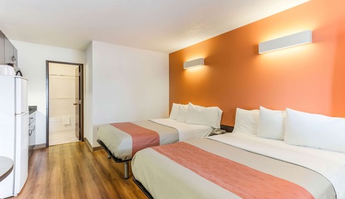 Deluxe Suite, 2 Queen Beds, Non Smoking, Kitchen