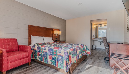 1 Queen Room