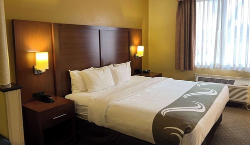 Suite, 1 King Bed, Accessible, Non Smoking