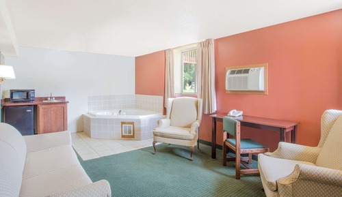 Deluxe Studio Suite, 2 Queen Beds, Non Smoking