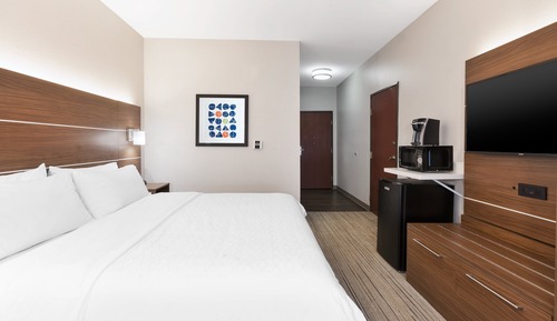 Standard Room, 1 King Bed, Accessible (Mobility Roll-In Shower)