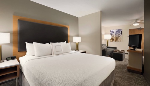Suite, 1 King Bed (Hearing Accessible)