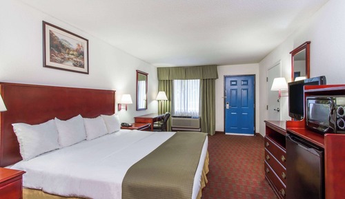 1 King Bed, Accessible Room, Non-Smoking 