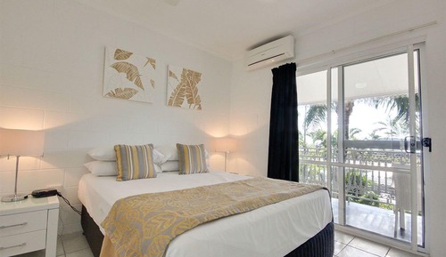 Queen Room with Balcony and Bayview