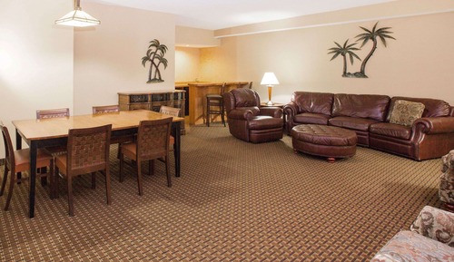 Suite, Multiple Beds, Non Smoking (1 King Bed and 2 Queen Bed)