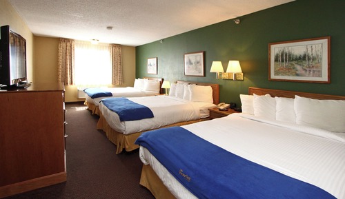 Suite, Multiple Beds (Triple Queen)