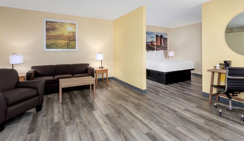 Executive Suite, 1 King Bed, Non Smoking
