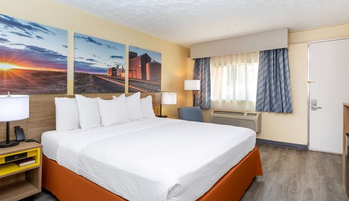 Room, 1 King Bed, Smoking