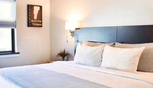 Signature Single Room, 1 King Bed