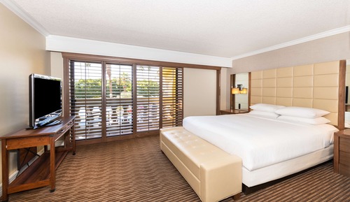 Suite, 1 King Bed (Ambassador, Agave)