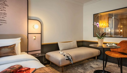 Privilege, Room, Multiple Beds