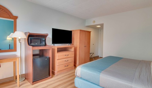 Standard Room, 1 Queen Bed, Accessible, Non Smoking