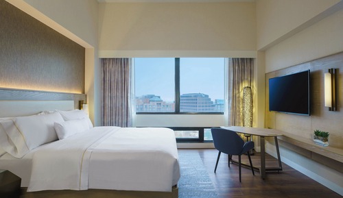 Traditional Room, 1 King Bed, Non Smoking (Mobility/Hearing Accessible, Tub)