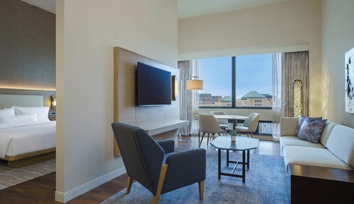 Executive Suite, 1 King Bed with Sofa bed, Non Smoking (Hearing Accessible)