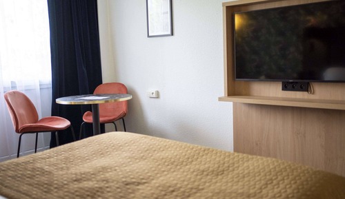 Comfort Room, 1 Queen Bed