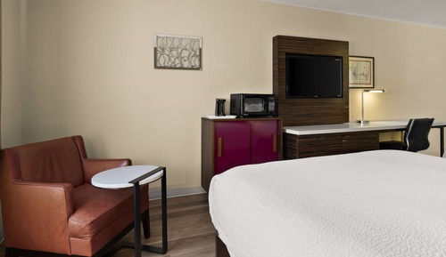 Room, 1 King Bed, Non Smoking, Hot Tub