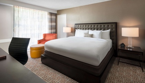 Room, 1 King Bed, Corner