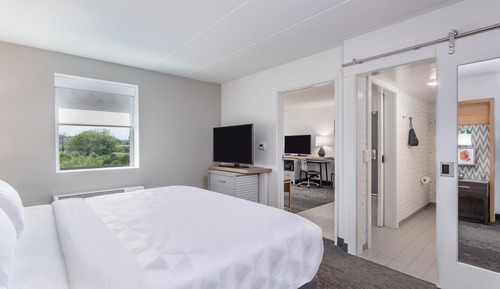 Premium Room, 1 King Bed, Accessible (Communications)