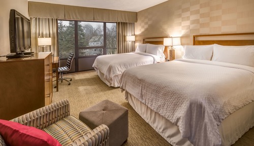 Room, 2 Queen Beds, Mountain View