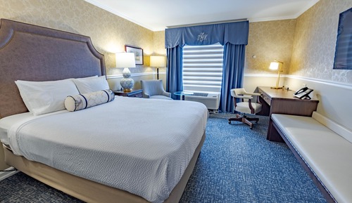 Standard Room, 1 King Bed