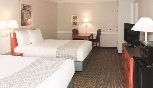 Room, 2 Double Beds, Accessible, Non Smoking (Bathtub)